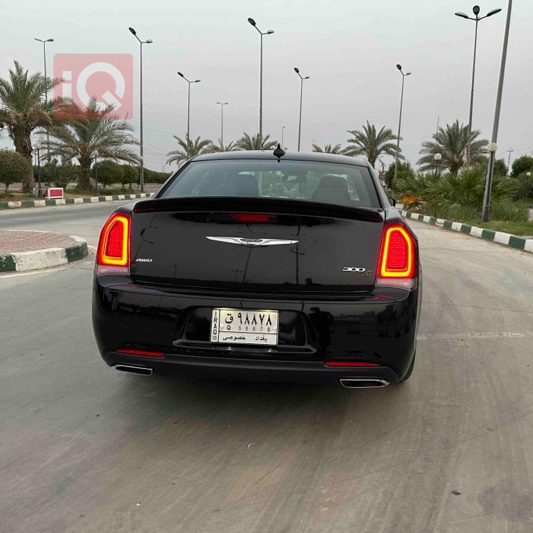 کرایسلەر 300